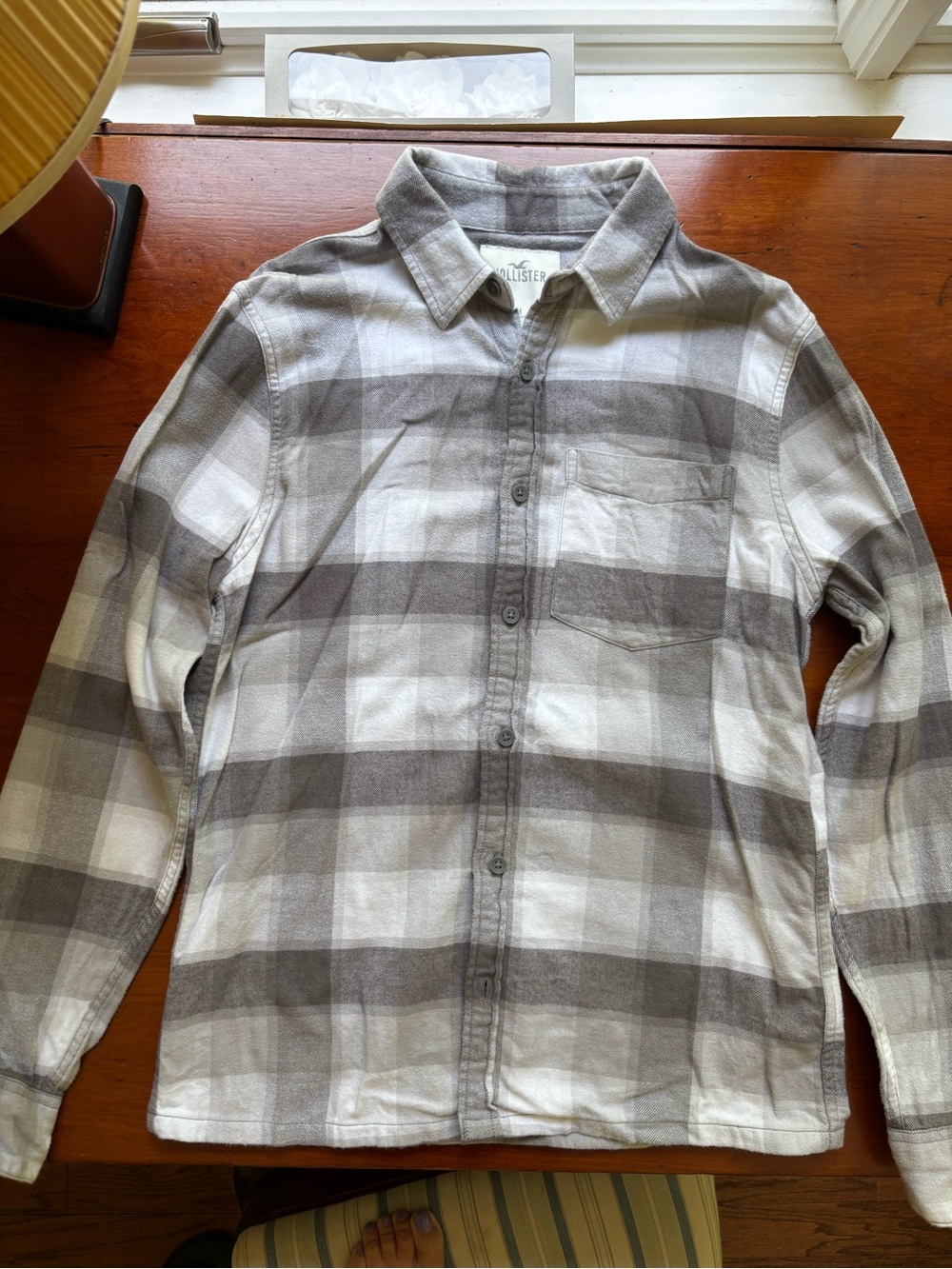 Hollister Gray & White Plaid Button-Down Shirt size M